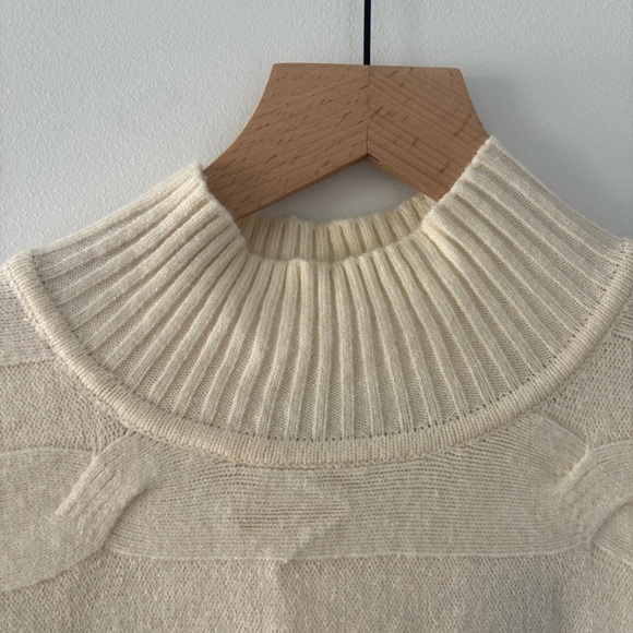 NWT Cyrus Cream Cable Knit Rayon Blend Super Soft Poncho Sweater Cape XS - Picture 5 of 7